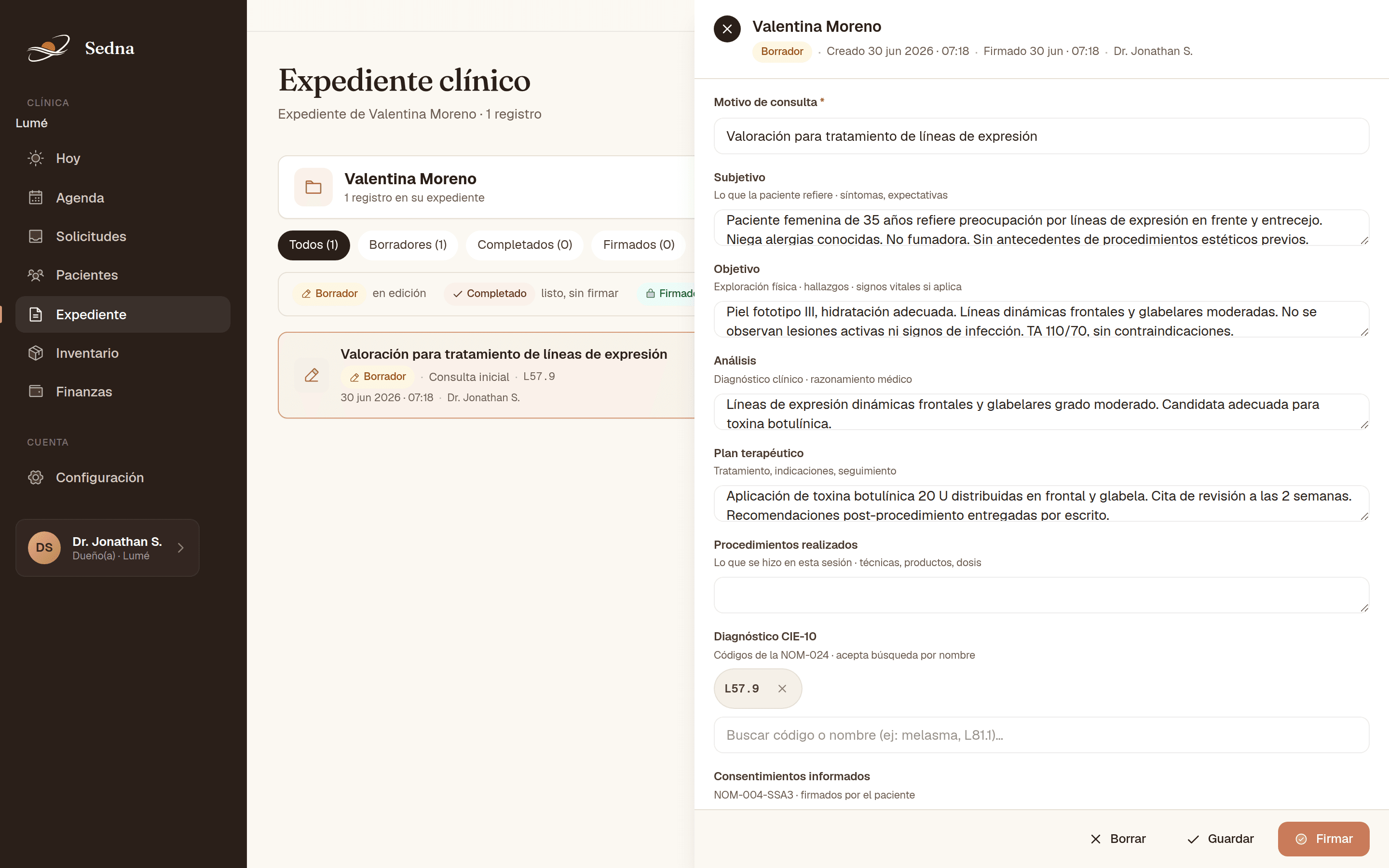 Expediente clínico NOM-024 de Sedna con notas SOAP y firma del médico